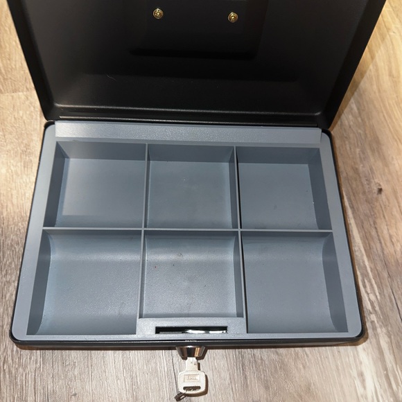 Safe - Picture 2 of 3